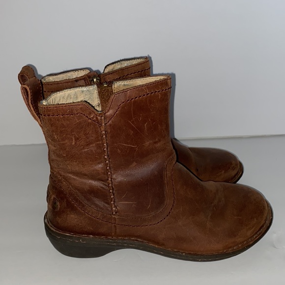 UGG s/n 1004177 boots ankle leather size 7 great condition. - Picture 9 of 14